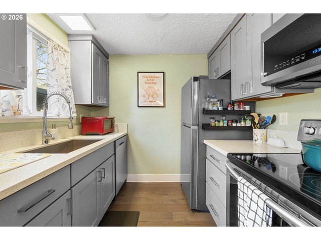 16851 Se POWELL Blvd, Portland, OR 97236