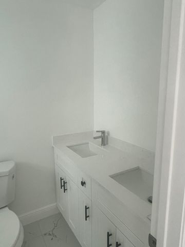 2747 Summit Boulevard, West Palm Beach, FL 33406
