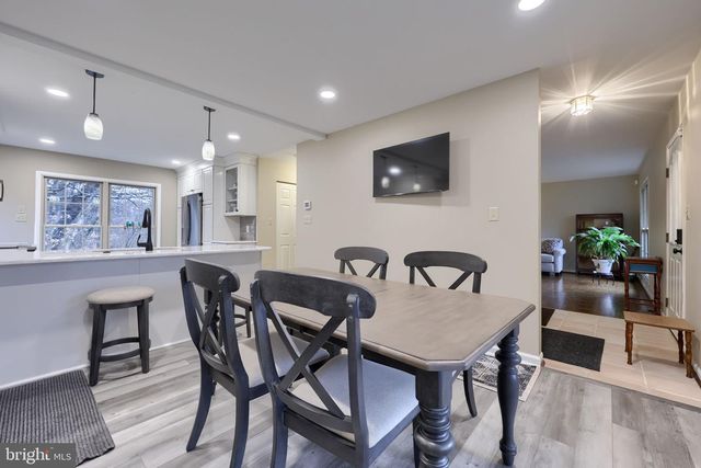 34 EAGLE LN, Reading, PA 19607