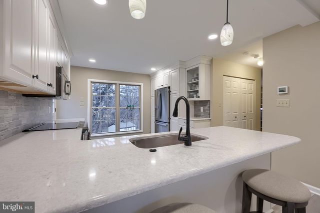 34 EAGLE LN, Reading, PA 19607