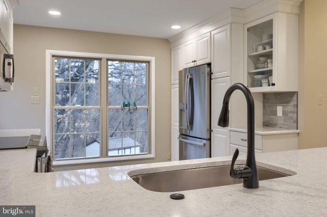 34 EAGLE LN, Reading, PA 19607