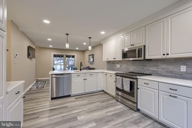 34 EAGLE LN, Reading, PA 19607