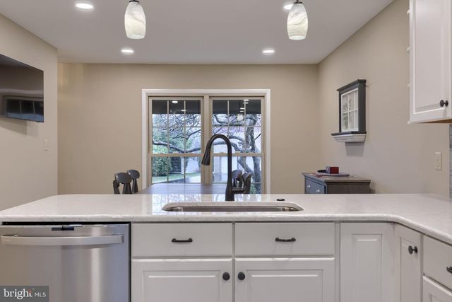 34 EAGLE LN, Reading, PA 19607