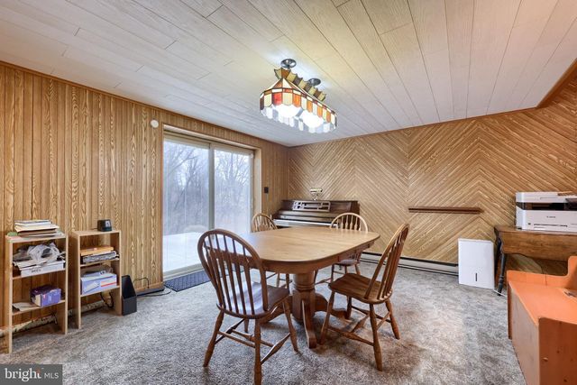 34 EAGLE LN, Reading, PA 19607