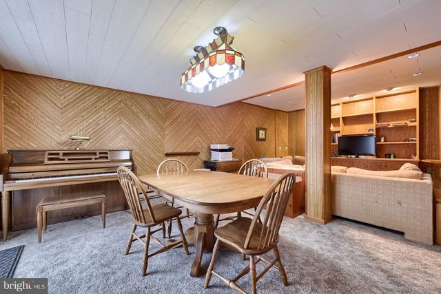 34 EAGLE LN, Reading, PA 19607