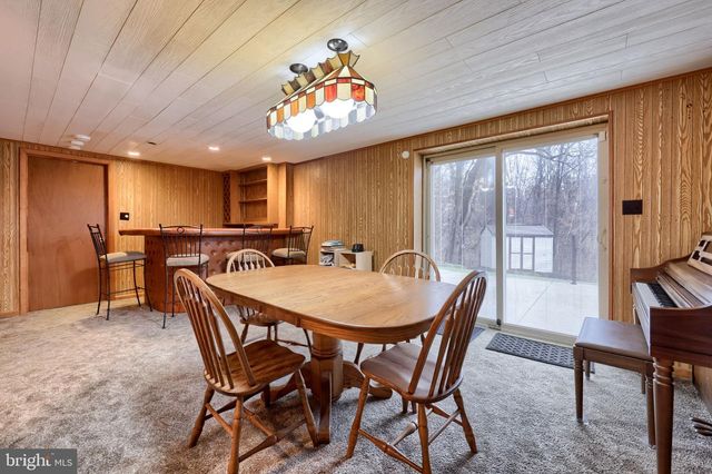 34 EAGLE LN, Reading, PA 19607