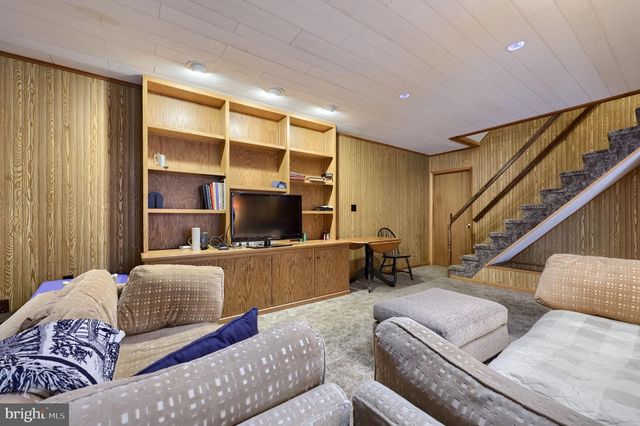 34 EAGLE LN, Reading, PA 19607