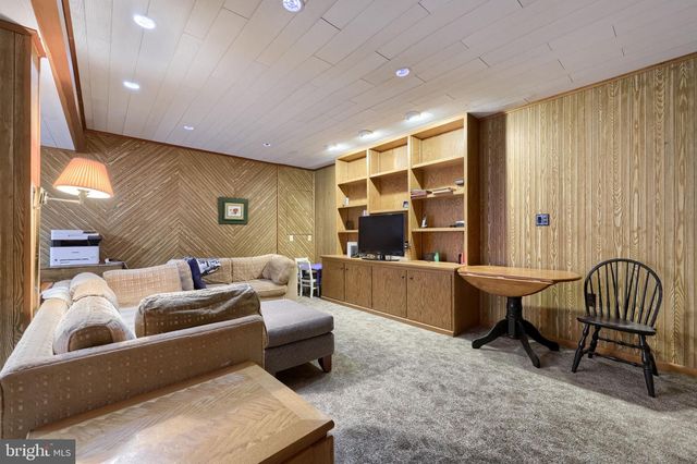 34 EAGLE LN, Reading, PA 19607