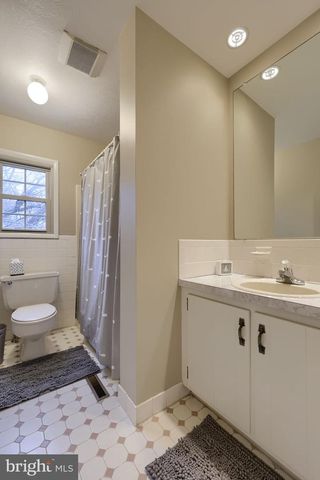 34 EAGLE LN, Reading, PA 19607