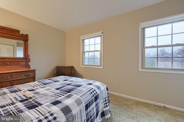 34 EAGLE LN, Reading, PA 19607