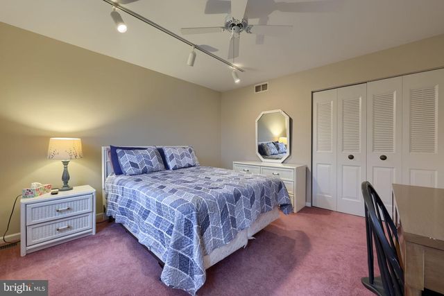 34 EAGLE LN, Reading, PA 19607