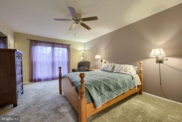 34 EAGLE LN, Reading, PA 19607