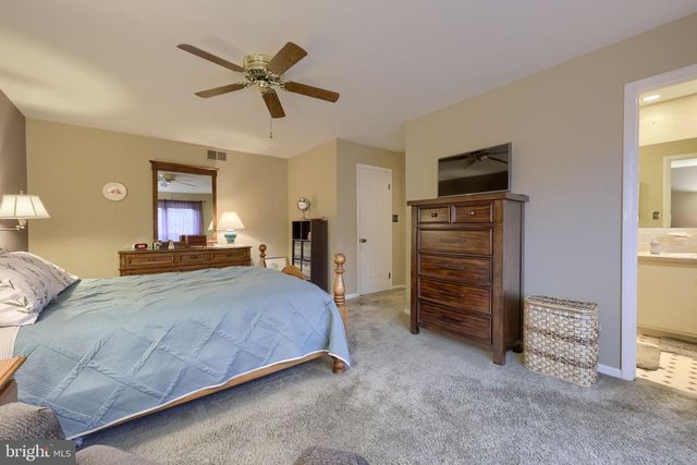 34 EAGLE LN, Reading, PA 19607