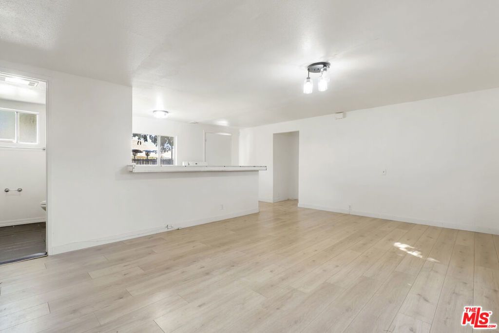 Image 12 of property listing at 805 S Crane Avenue, Compton, CA 90221