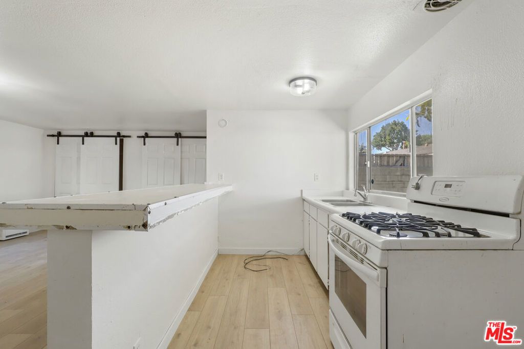 Image 15 of property listing at 805 S Crane Avenue, Compton, CA 90221