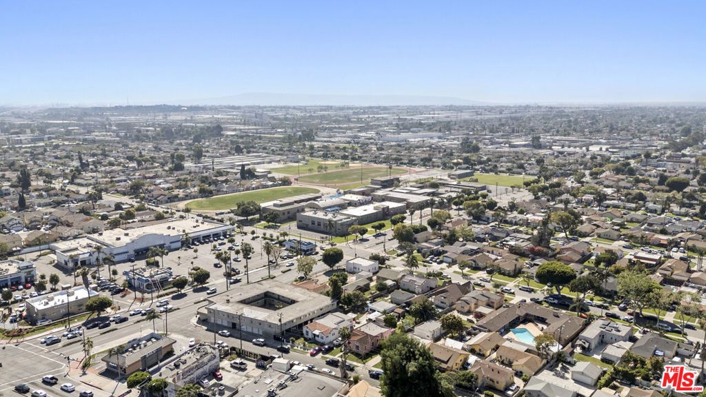 Image 2 of property listing at 805 S Crane Avenue, Compton, CA 90221