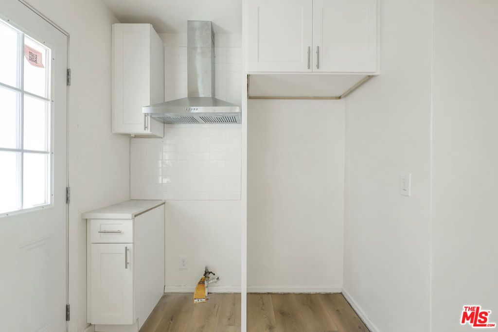 Image 23 of property listing at 805 S Crane Avenue, Compton, CA 90221