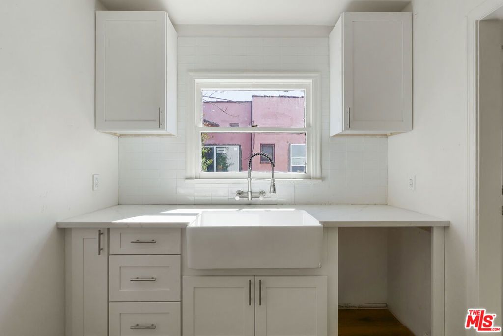 Image 24 of property listing at 805 S Crane Avenue, Compton, CA 90221