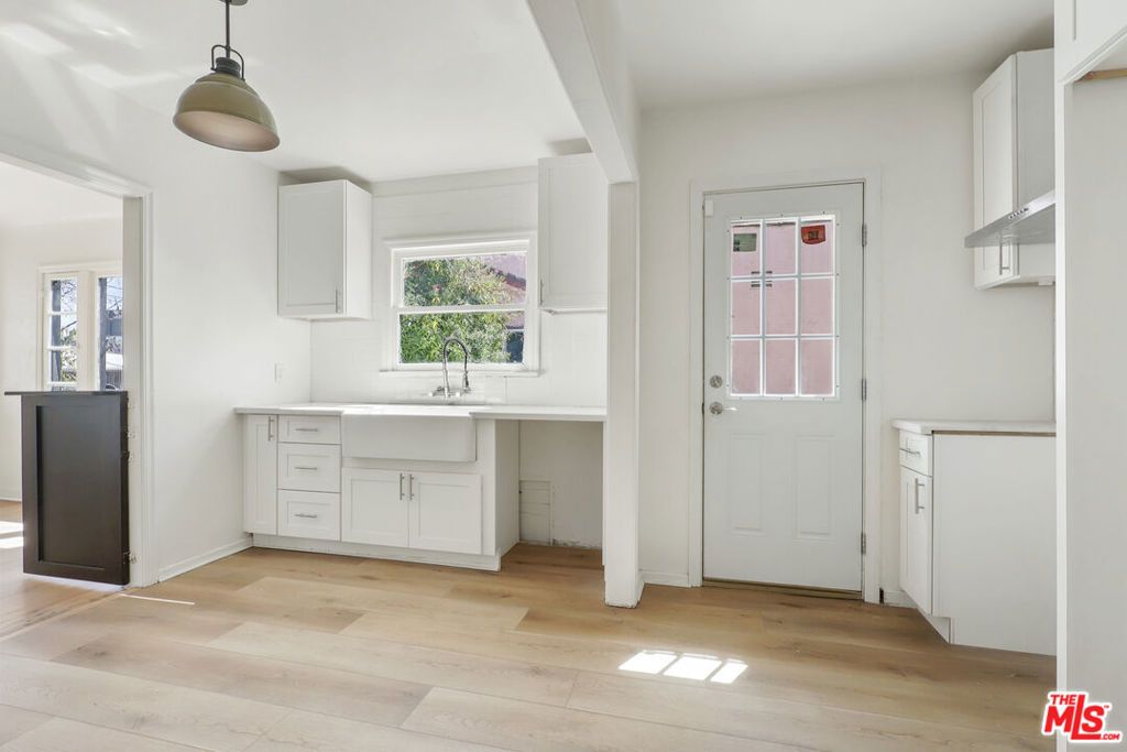 Image 25 of property listing at 805 S Crane Avenue, Compton, CA 90221