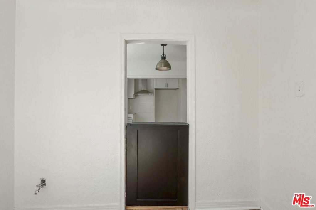 Image 28 of property listing at 805 S Crane Avenue, Compton, CA 90221