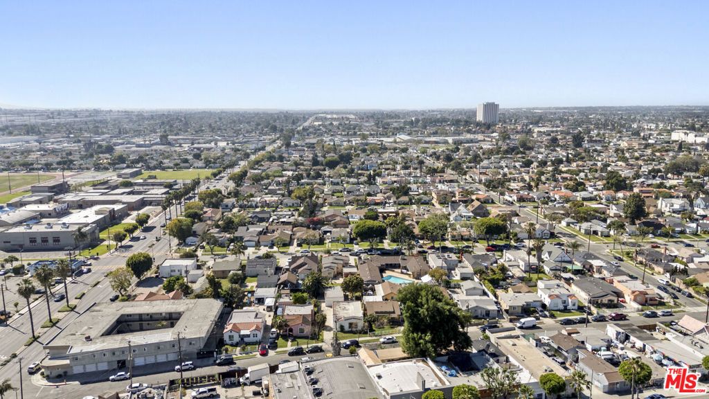 Image 3 of property listing at 805 S Crane Avenue, Compton, CA 90221