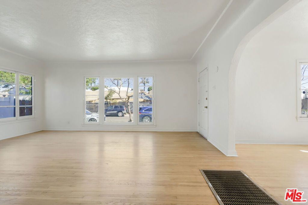 Image 32 of property listing at 805 S Crane Avenue, Compton, CA 90221