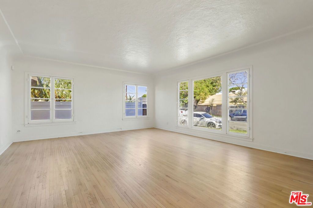 Image 33 of property listing at 805 S Crane Avenue, Compton, CA 90221