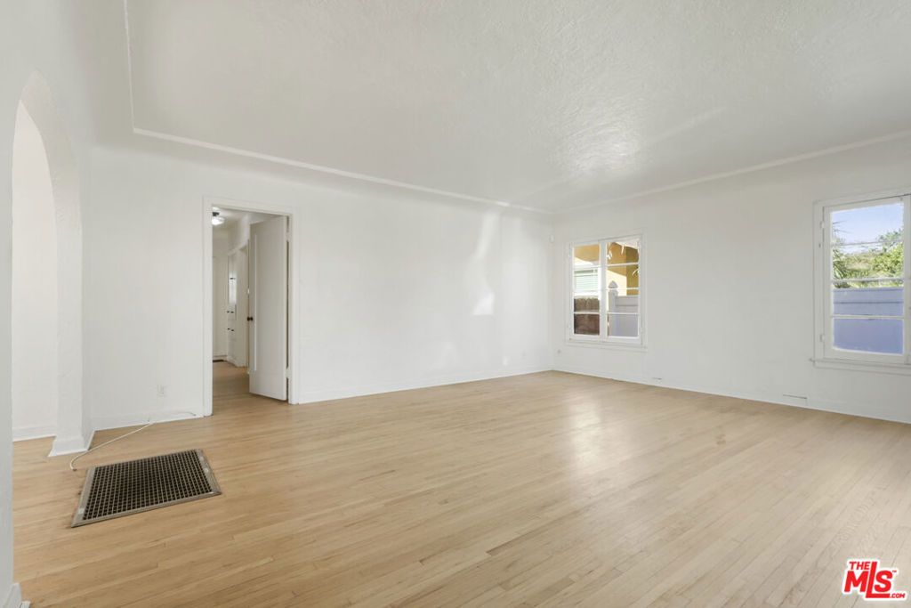 Image 34 of property listing at 805 S Crane Avenue, Compton, CA 90221