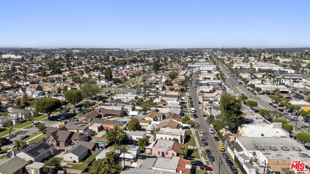 Image 4 of property listing at 805 S Crane Avenue, Compton, CA 90221