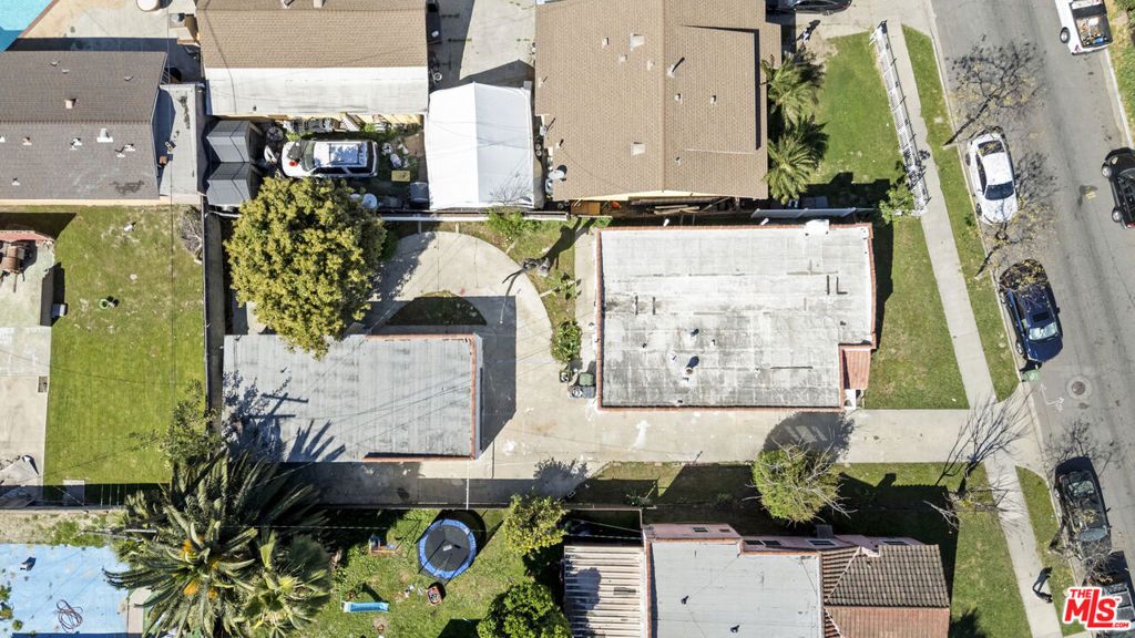 Image 5 of property listing at 805 S Crane Avenue, Compton, CA 90221