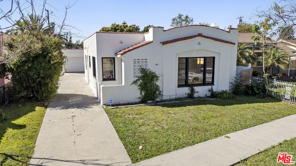 Image 6 of property listing at 805 S Crane Avenue, Compton, CA 90221