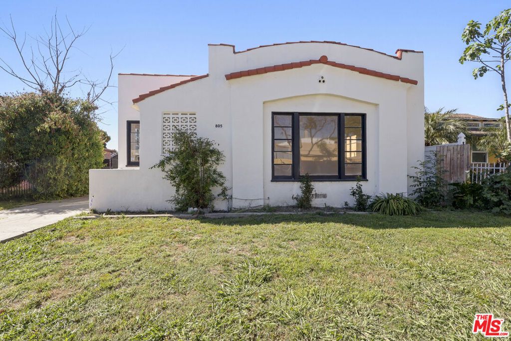 Image 7 of property listing at 805 S Crane Avenue, Compton, CA 90221