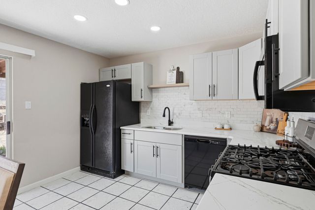 2309 Desert Springs Drive SW, Albuquerque, NM 87121