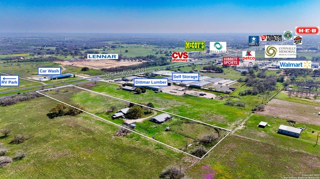 1221 US-181 N, Floresville, TX 78114