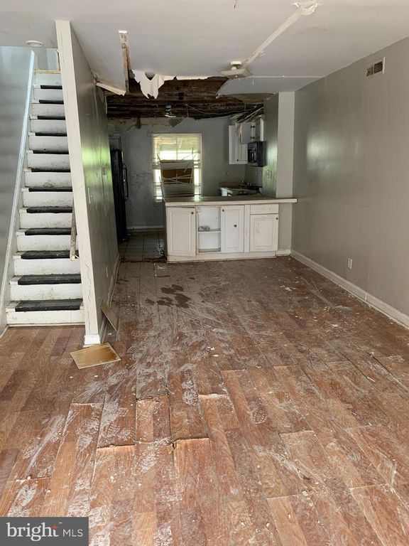 Image 3 of property listing at 542 BRUNSWICK ST, Baltimore, MD 21223