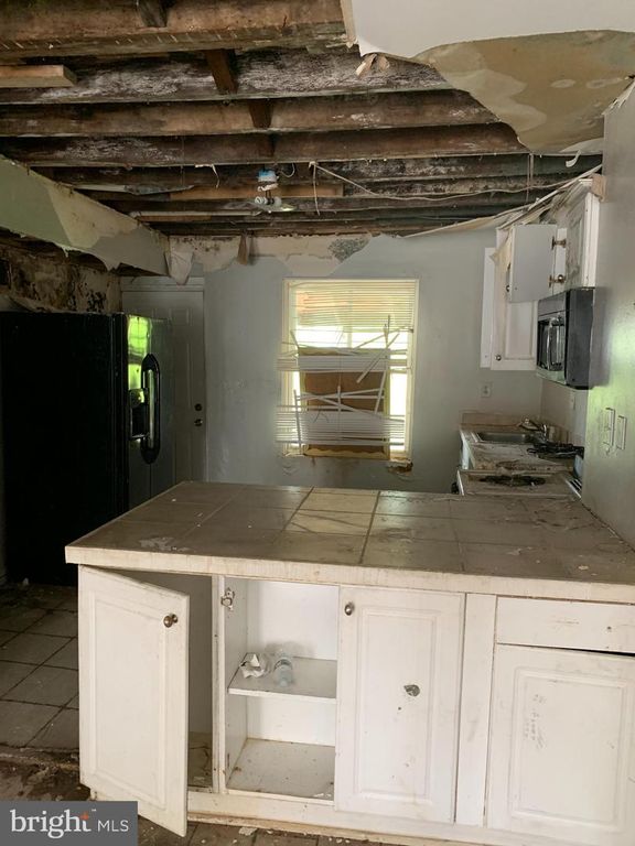 Image 5 of property listing at 542 BRUNSWICK ST, Baltimore, MD 21223