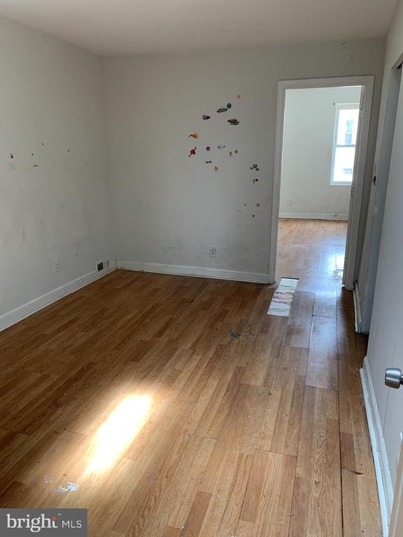 Image 6 of property listing at 542 BRUNSWICK ST, Baltimore, MD 21223