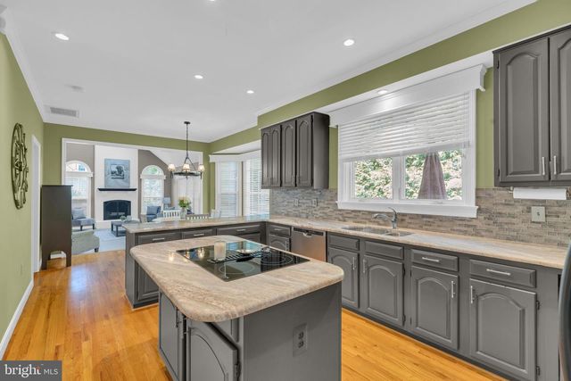 8323 ARGENT CIR, Fairfax Station, VA 22039
