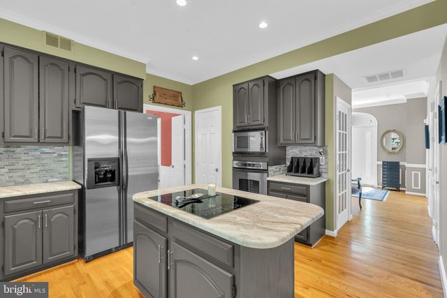 8323 ARGENT CIR, Fairfax Station, VA 22039