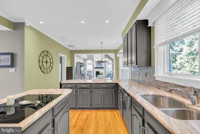 8323 ARGENT CIR, Fairfax Station, VA 22039