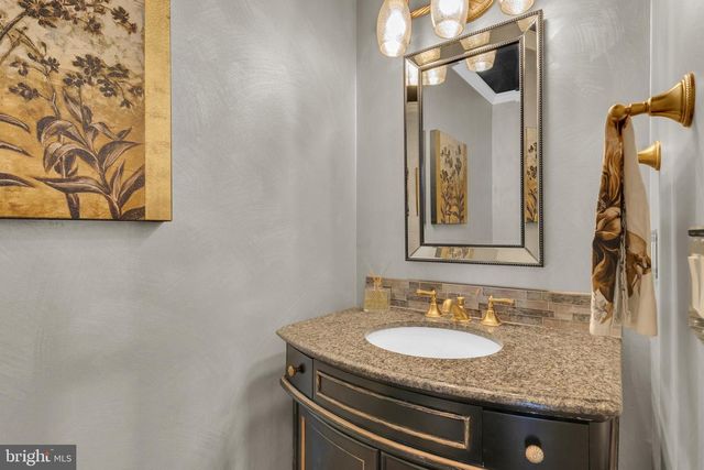 8323 ARGENT CIR, Fairfax Station, VA 22039
