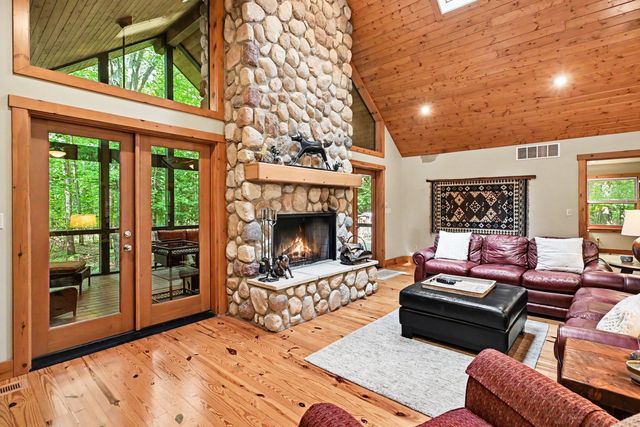 14300 Wildwood Lane, Harbert, MI 49125