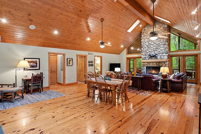 14300 Wildwood Lane, Harbert, MI 49125