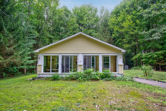 18 72nd Street, Casco Twp, MI 49090