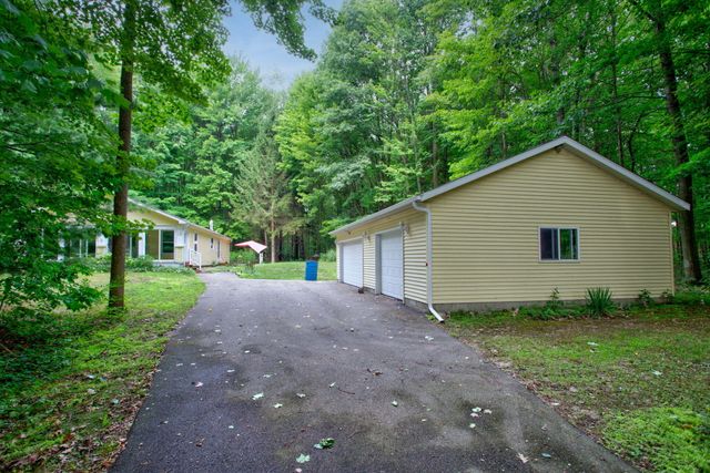18 72nd Street, Casco Twp, MI 49090