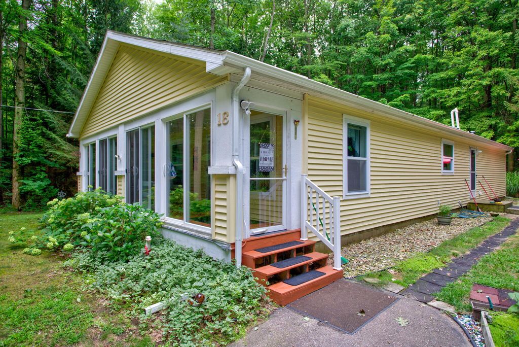 18 72nd Street, Casco Twp, MI 49090