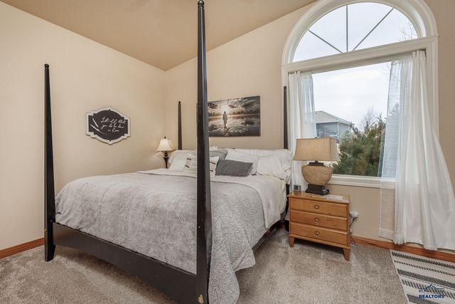 6815 MEDINAH CT, Rapid City, SD 57702