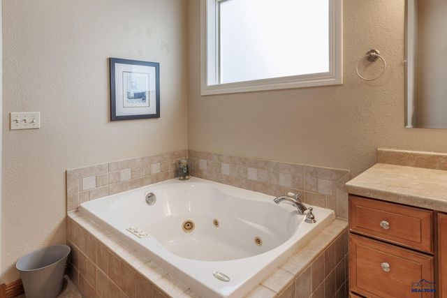 6815 MEDINAH CT, Rapid City, SD 57702