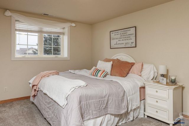 6815 MEDINAH CT, Rapid City, SD 57702