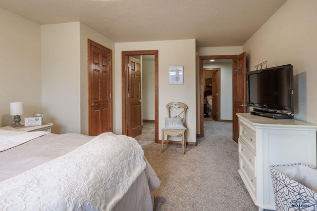 6815 MEDINAH CT, Rapid City, SD 57702